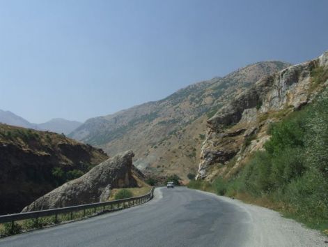road_between_tatvan_and_diyarbakir.jpg